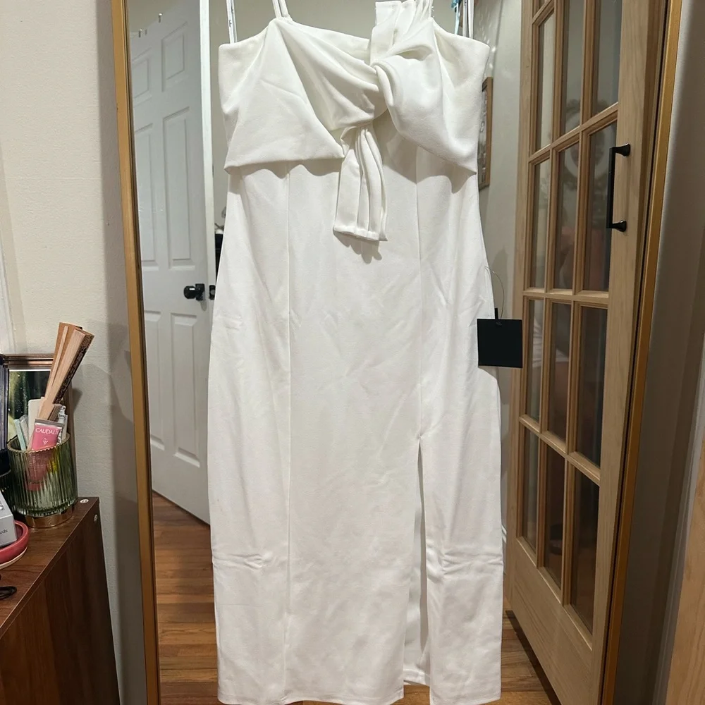 Lulu's Elegant White Wedding Dress - Picture 2 of 5